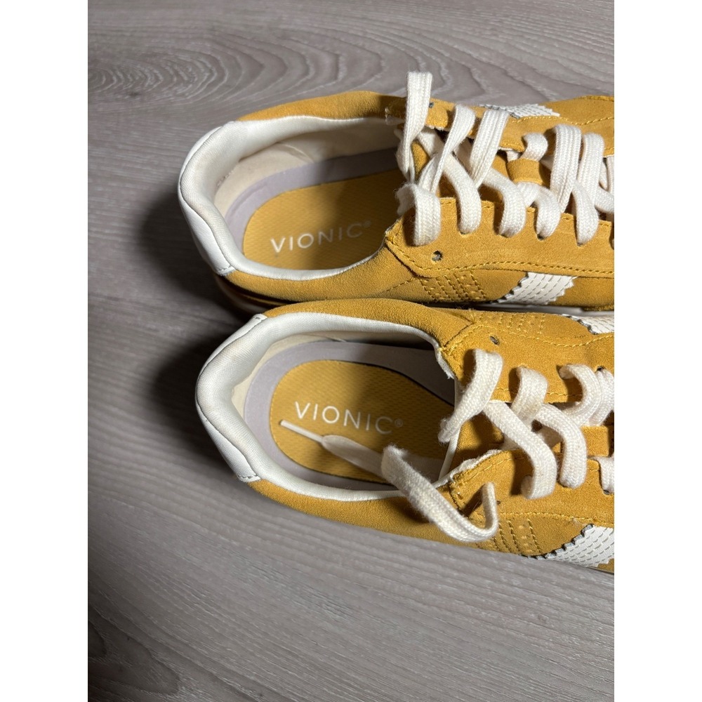 Vionic Womens 8 Suede Lace Up Sneakers Retro Gum Sole Orthotic Support City Walk - Picture 8 of 9